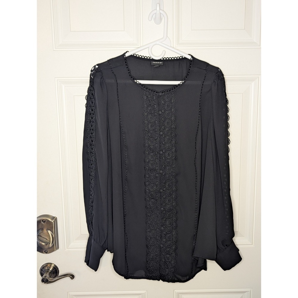 Torrid Button Shirt Black Crochet Lace Blouse Long Sleeve Cutout Womens 2X EUC - Picture 2 of 9